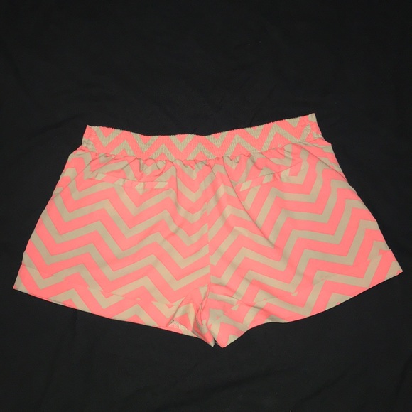 Pink and Tan Chevron Shorts LARGE - Picture 2 of 2